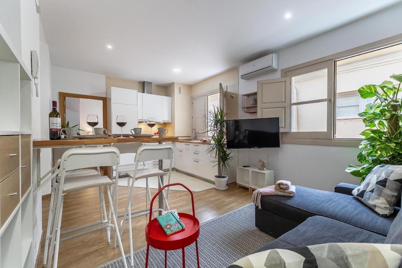 Central Malaga Apartment At Mitjana Plaza Luaran gambar