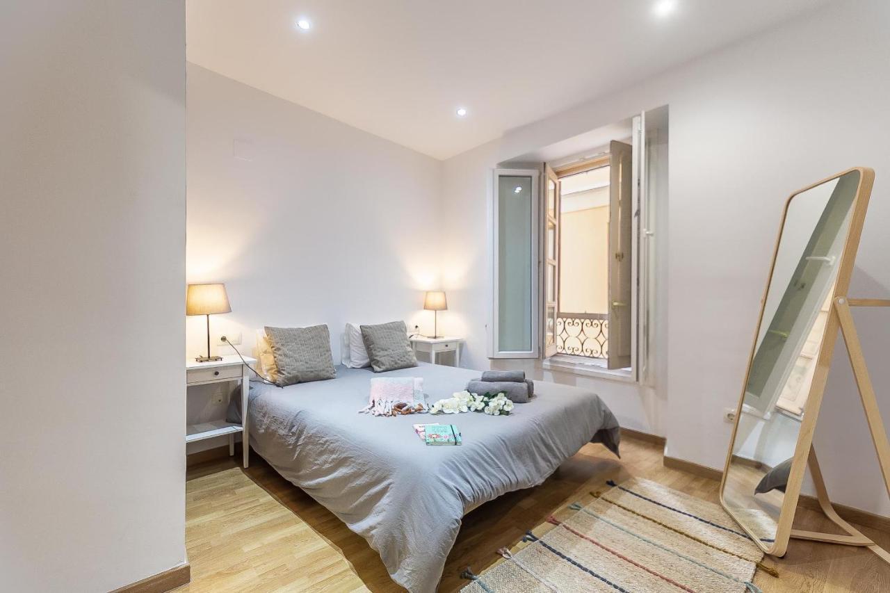Central Malaga Apartment At Mitjana Plaza Luaran gambar