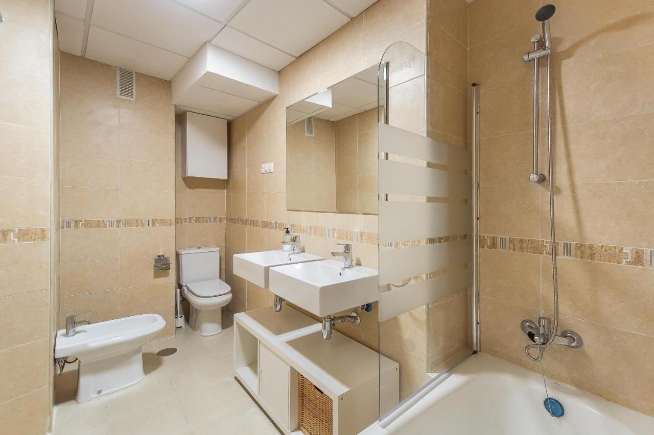 Central Malaga Apartment At Mitjana Plaza Luaran gambar