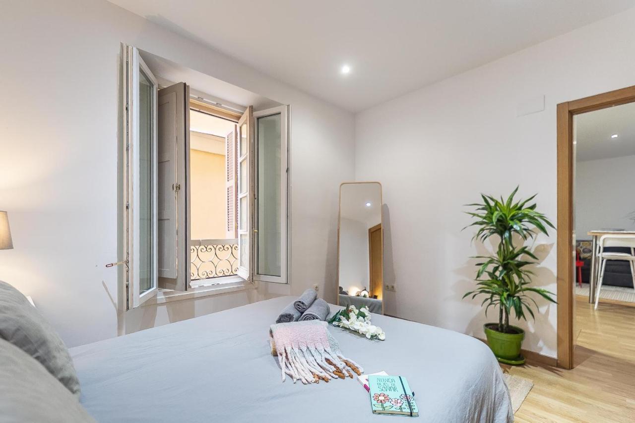 Central Malaga Apartment At Mitjana Plaza Luaran gambar